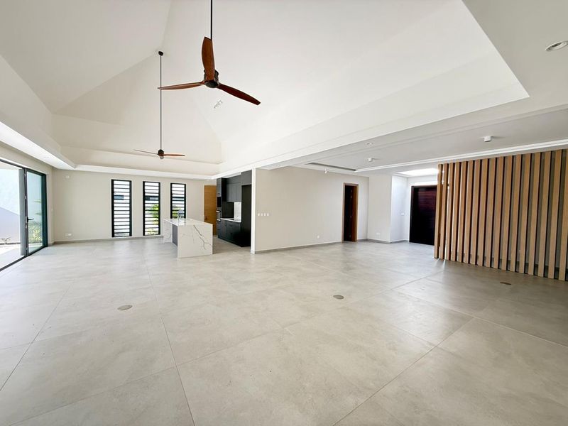 EXTRAORDINARY SANCTUARY VILLA - MONT CHOISY GOLF ESTATE. - Photo 2