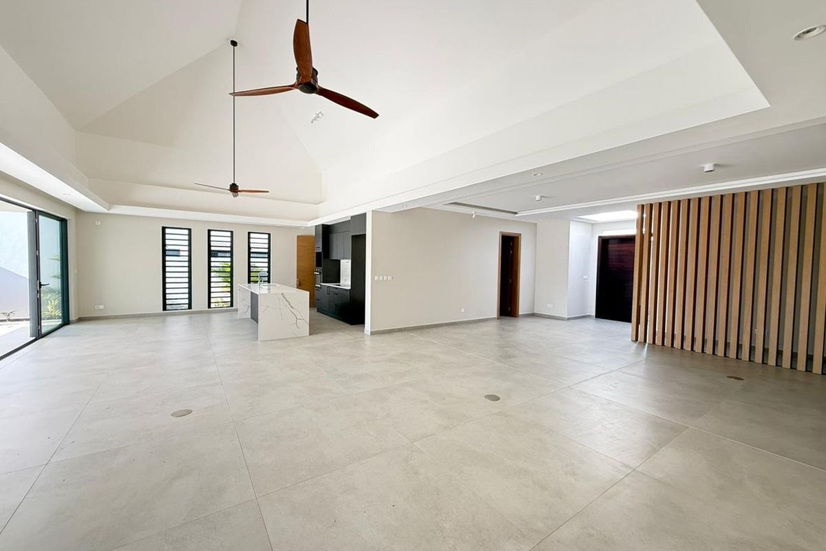 EXTRAORDINARY SANCTUARY VILLA - MONT CHOISY GOLF ESTATE. - Photo 2