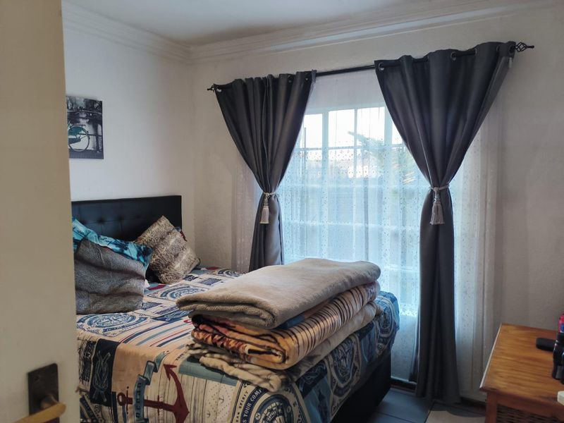 3 bedroom facebrick home with 2 bathrooms in an excellent area! - Photo 10