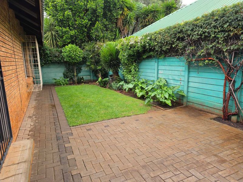 Affordable two bedroom townhouse in secure complex - Photo 2