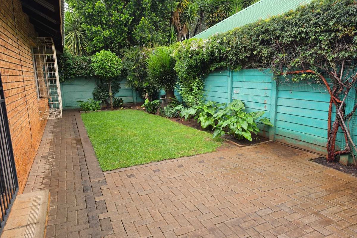 Affordable two bedroom townhouse in secure complex - Photo 2