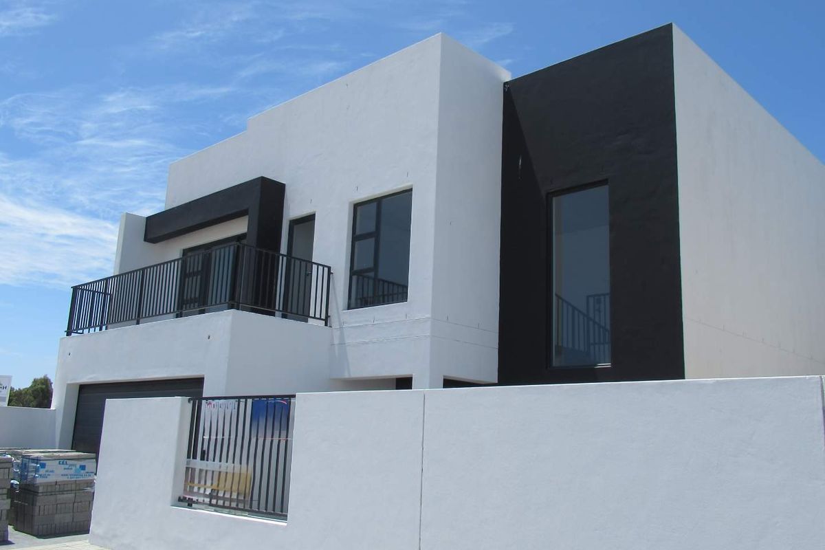 Exquisite Modern Family Residence with Iconic Table Mountain Views - Photo 3