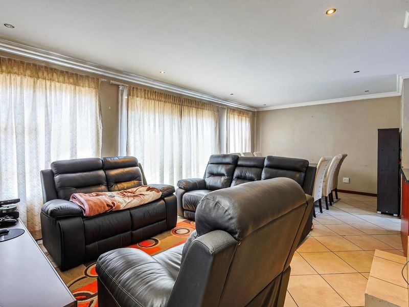 **Charming Fixer-Upper in Equestria!** - Photo 3