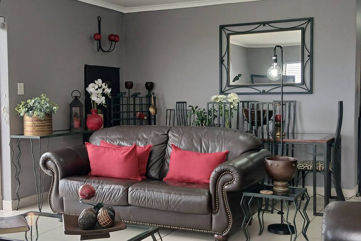 Three bedroom Full title Townhouse with beautiful ocean views - Photo 4