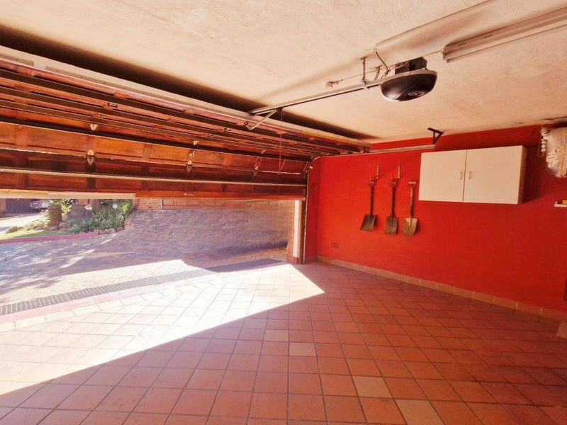 DON'T MISS OUT ON THIS AMAZING FAMILY HOME!!! - Photo 3