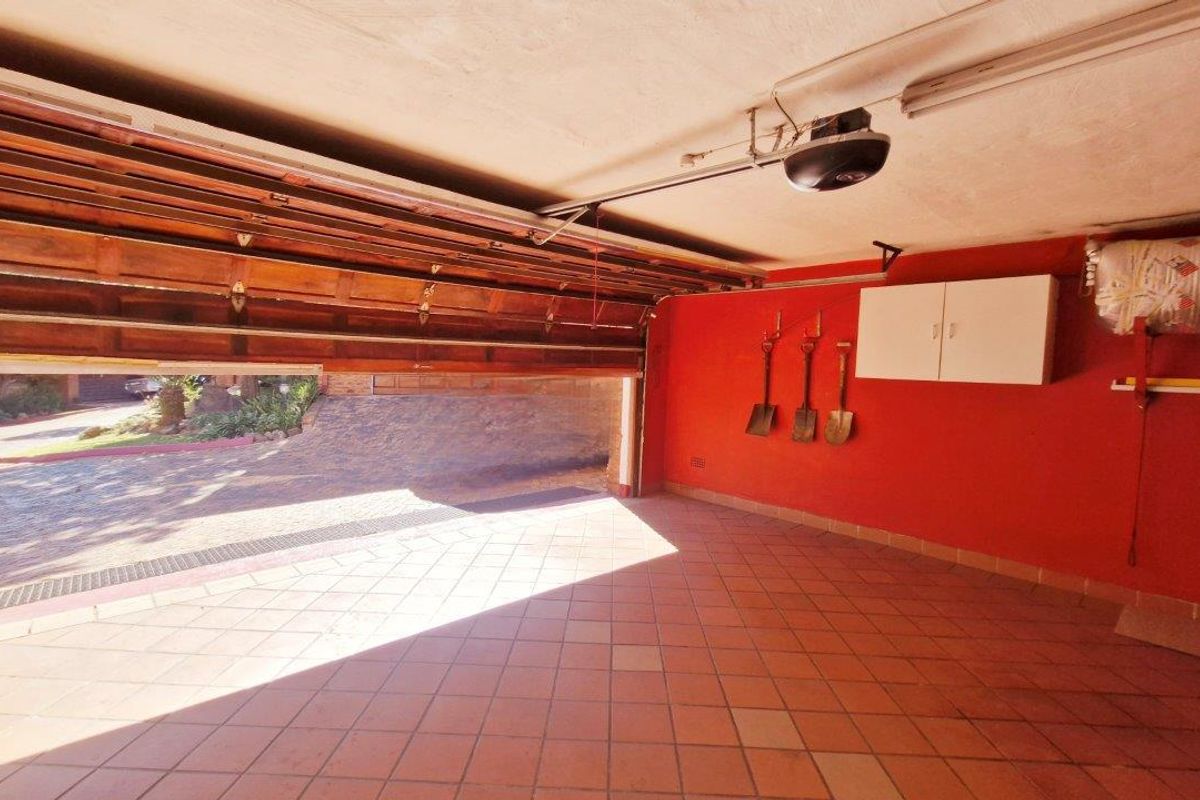 DON'T MISS OUT ON THIS AMAZING FAMILY HOME!!! - Photo 3