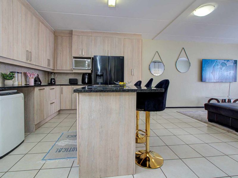 Stylish, Practical, and Spacious Living - Photo 3