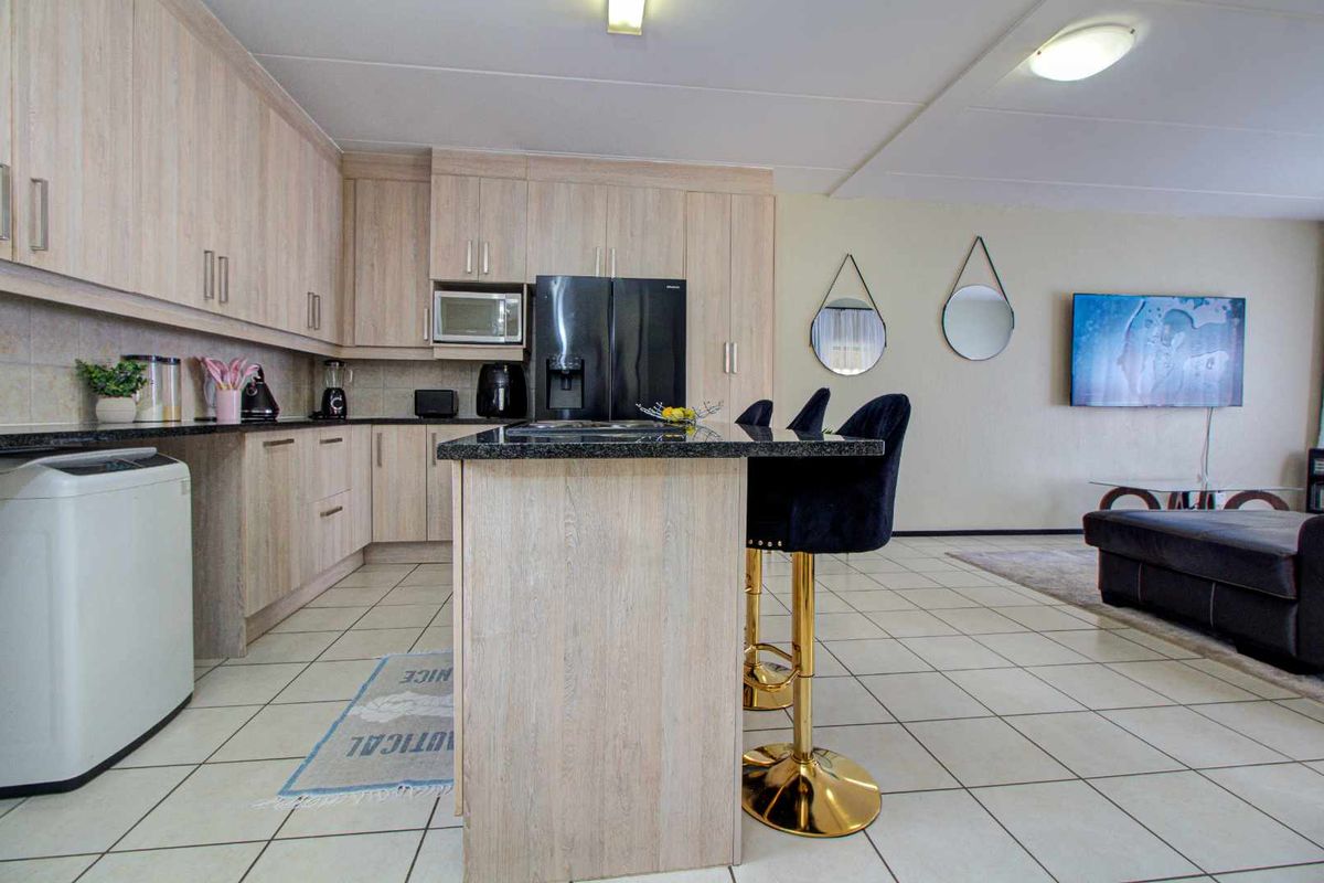 Stylish, Practical, and Spacious Living - Photo 3