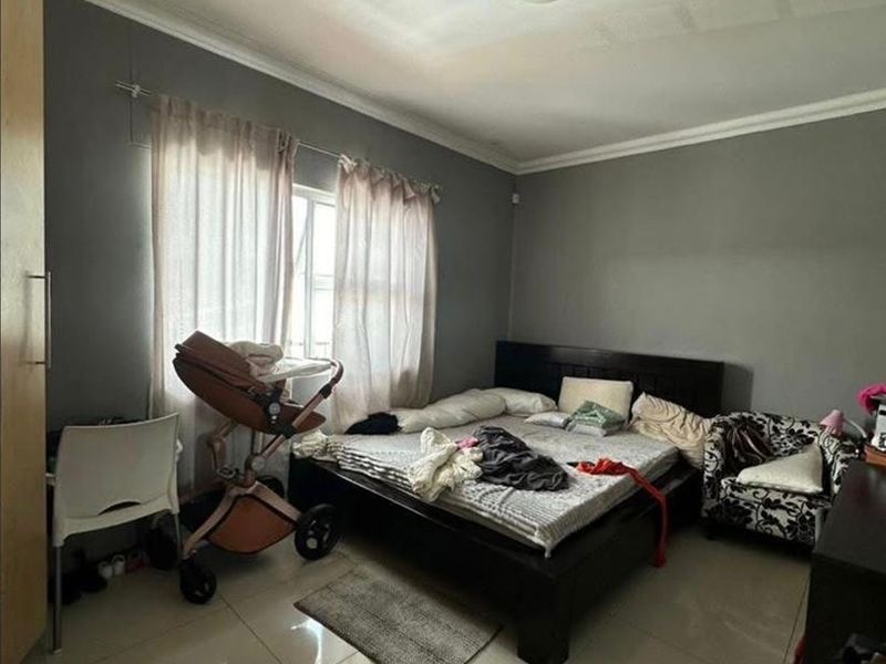 2 Bedroom Flat for Sale - Photo 4