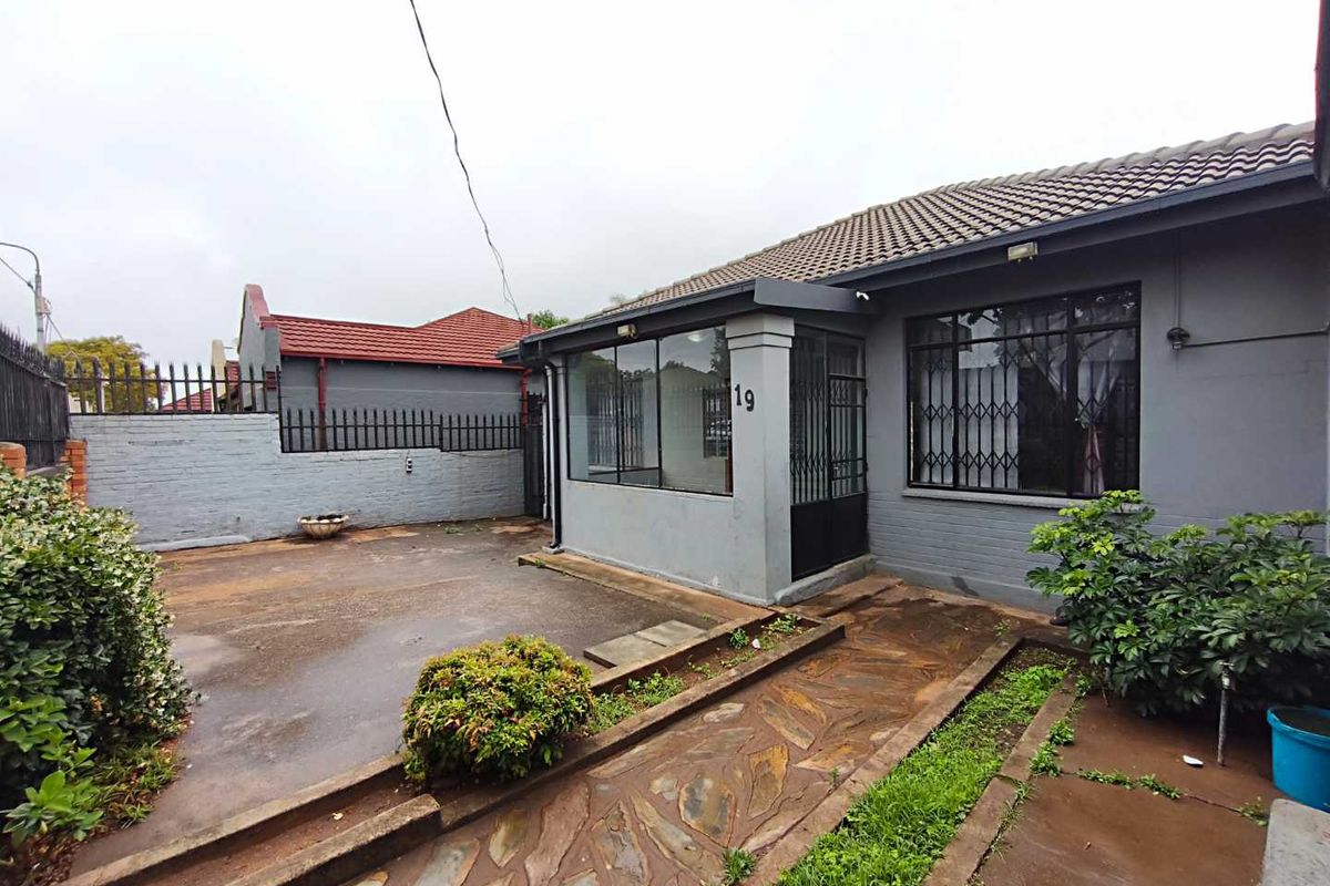 15 student investment property for sale in Brixton - Photo 2