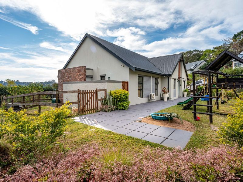 Stunning 3 Bedroom Luxury Townhouse in Waterfall - Photo 2