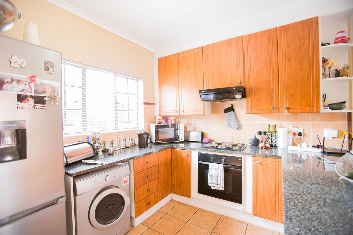 3 Bedroom Townhouse for rent in Mooikloof Ridge - Photo 5