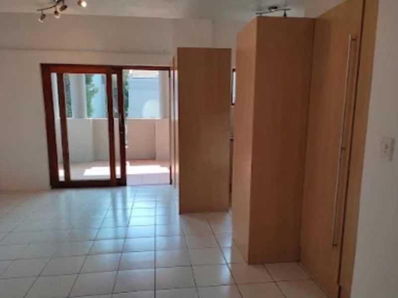 Duplex 1 bedroom loft apartment on top floor - Photo 3