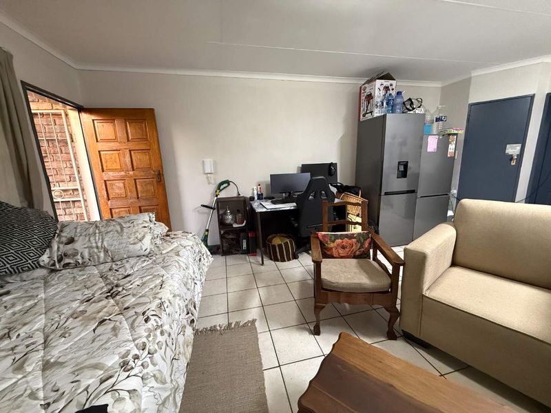 1 BED 1 BATH 1 CARPORT GROUND UNIT WITH GARDEN - Photo 6