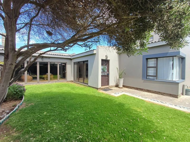 Absolute Stunner! - Photo 3