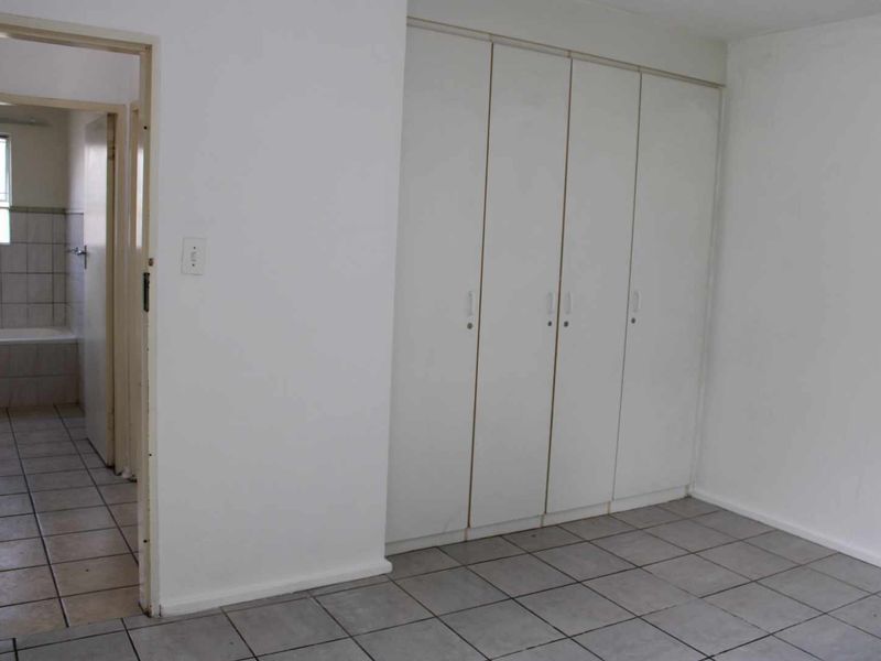 Garden Apartment Close to Mall of Africa - Photo 7