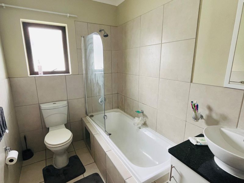 Small family or investment opportunity. - Photo 9