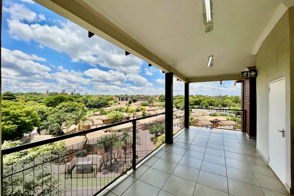 Centrally Located Modern 3‐Bed Apartment – Move‐In Ready & Investment Opportunity! - Photo 3
