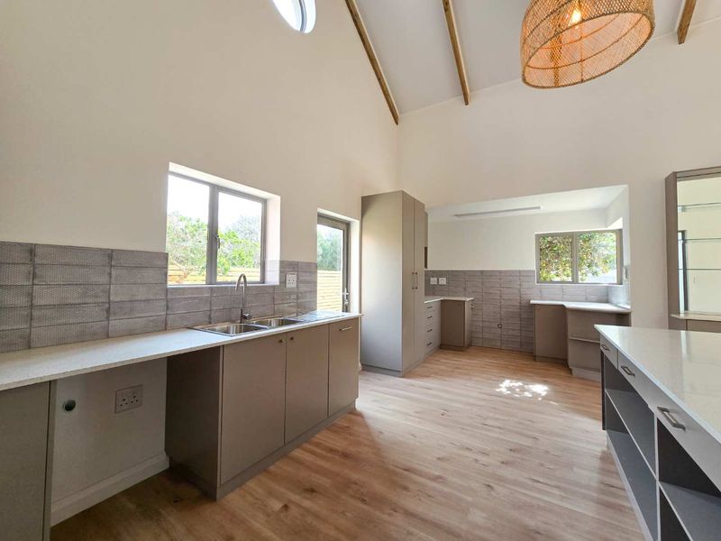 Modern 3 Bedroom townhouse for sale in Stilbaai-Wes. - Photo 8