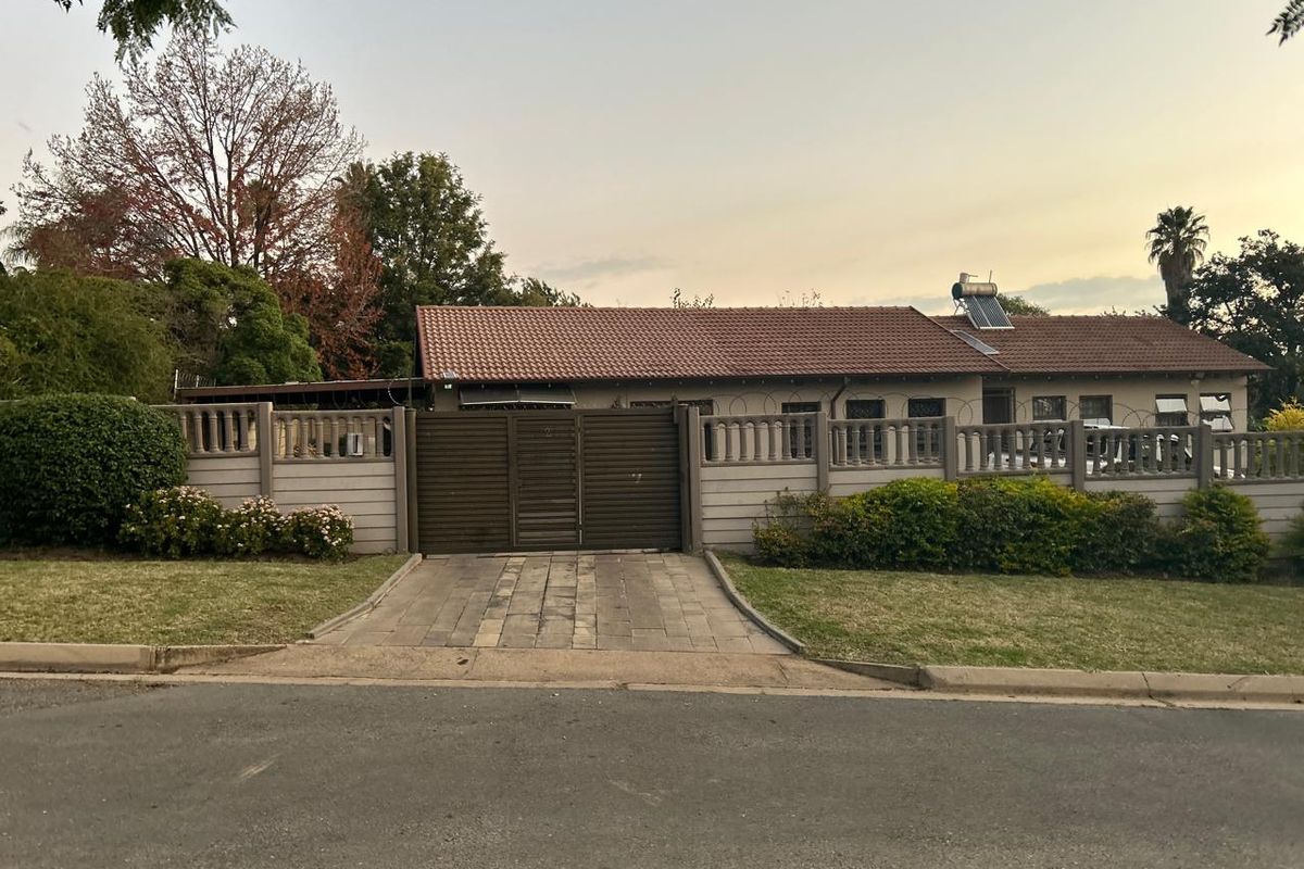Corner stand house for sale in Upper Birchacres - Photo 2