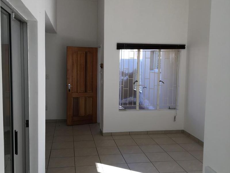 Townhouse in Avis for Sale | N$ 2 000 000 - Photo 8