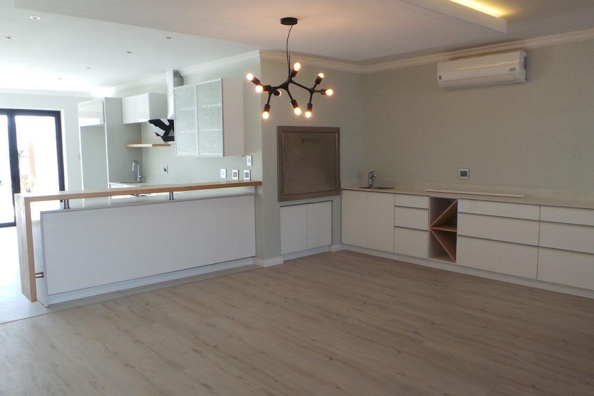 Excellent Location on Lagoon - Top end finishes - Designer Home! - Photo 2