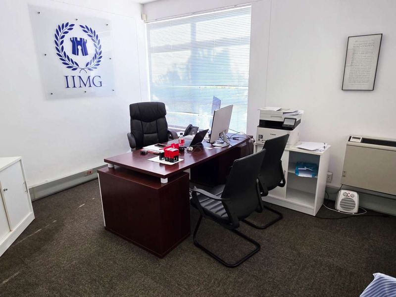 Beautiful Ground Floor Office in Westlake - Photo 8