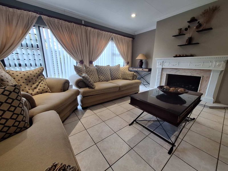 Stunning Family Home for Sale in Brackenhurst - Photo 2