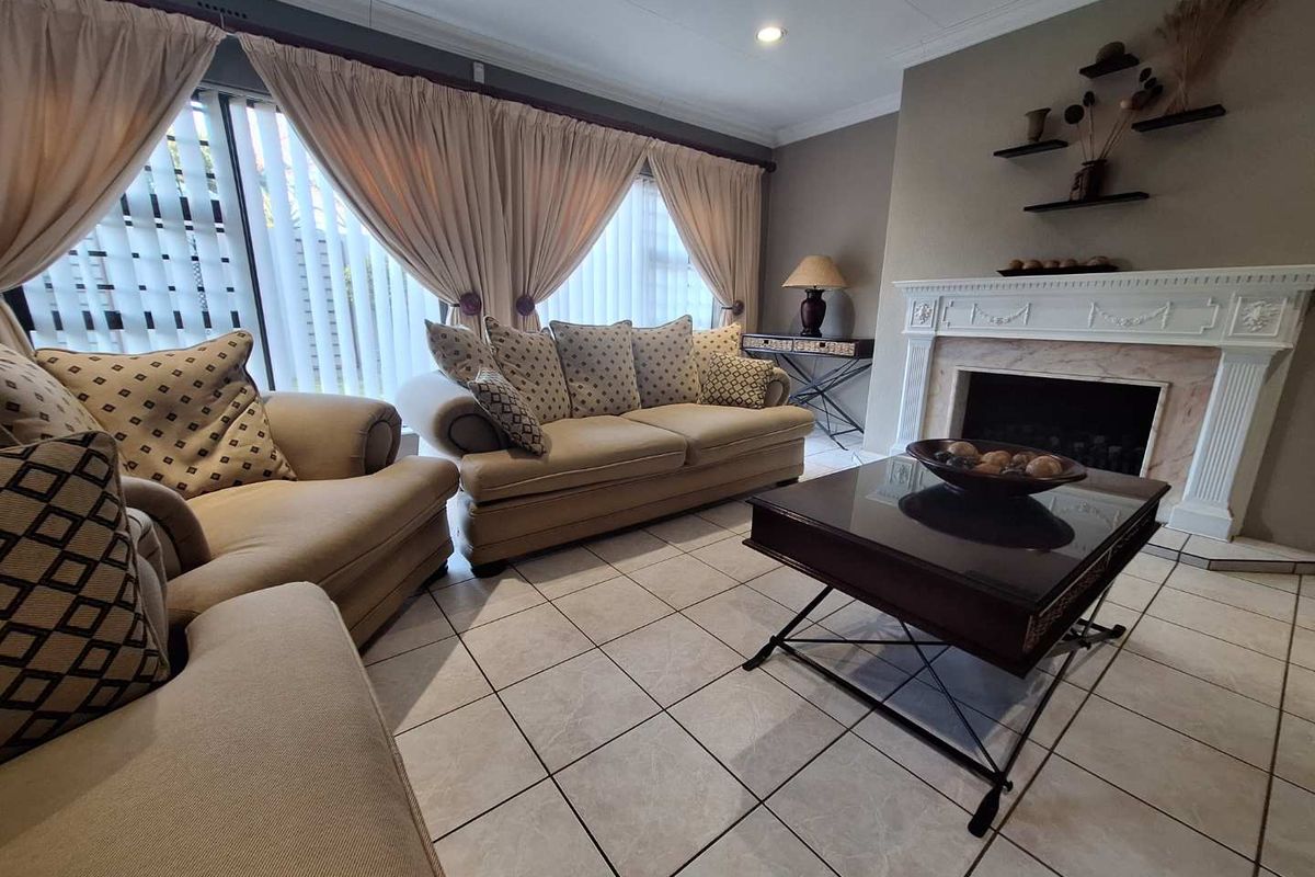 Stunning Family Home for Sale in Brackenhurst - Photo 2