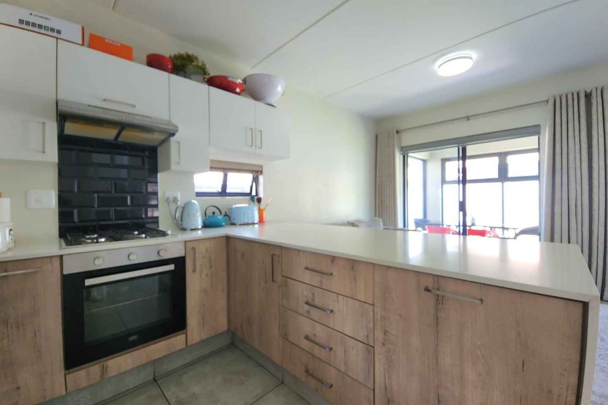 Modern Double-storey 3-Bedroom Cluster Home - Photo 2