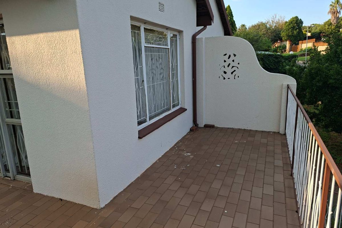 Solid Home in Mulbarton. Bargain at R1,695M - Photo 4