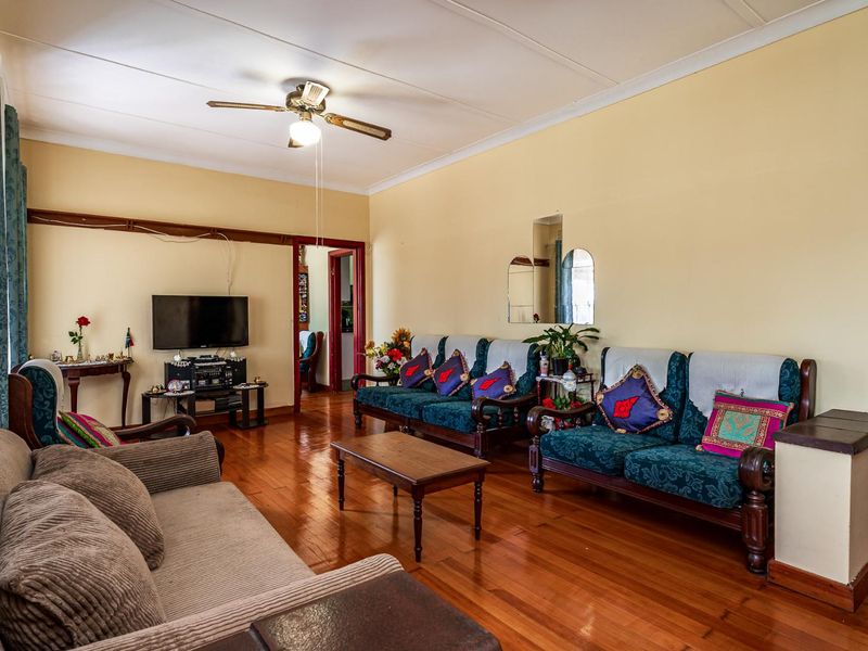 Don't miss out on this spacious, freestanding family home! - Photo 5