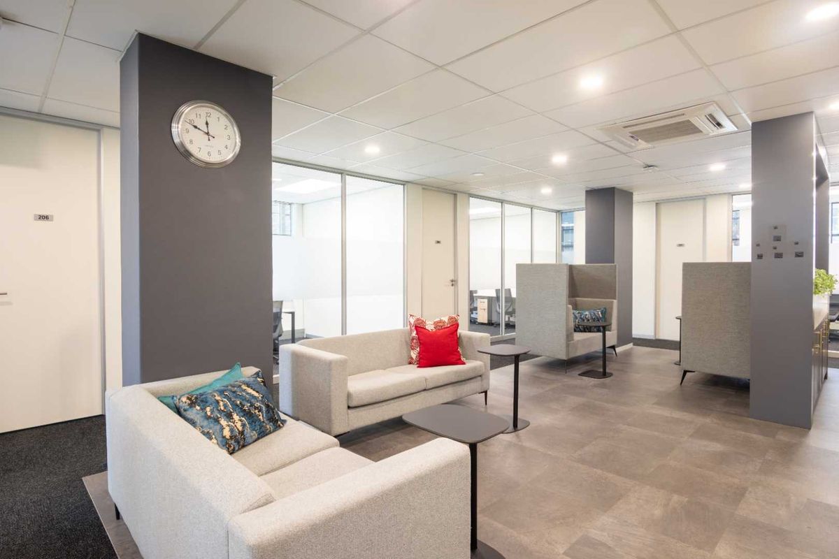 Serviced office space for 10 persons in Regus Central - Photo 5