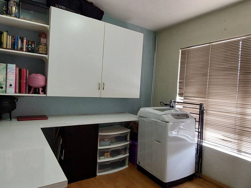 3 Bedroom in Secure Complex - Photo 6