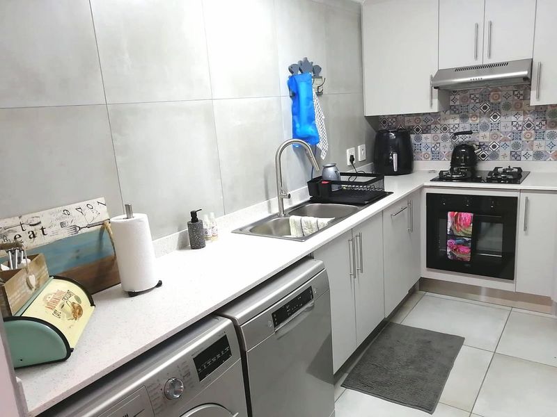 Neat apartment for sale in Island View - Photo 7