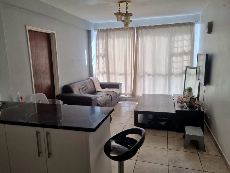 Stylish first floor Apartment in the heart of Amalinda - Photo 3