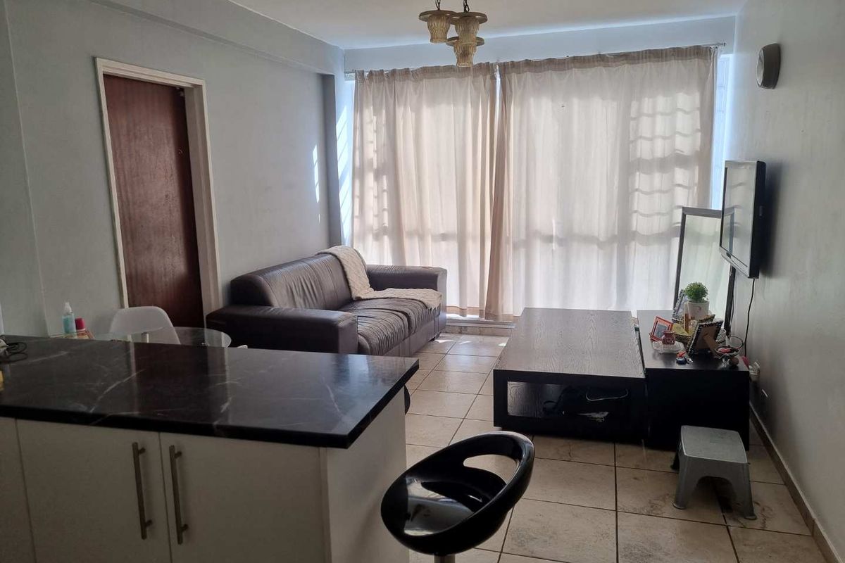 Stylish first floor Apartment in the heart of Amalinda - Photo 3