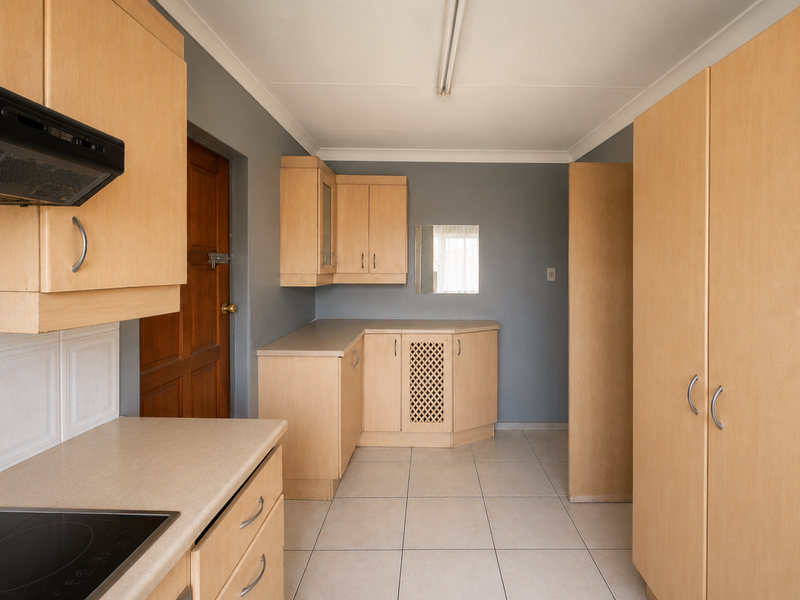 Fixer-Upper Gem: 4 Beds, Ensuite & Spacious Yard Awaits You! - Photo 3