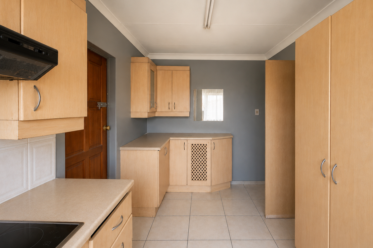 Fixer-Upper Gem: 4 Beds, Ensuite & Spacious Yard Awaits You! - Photo 3