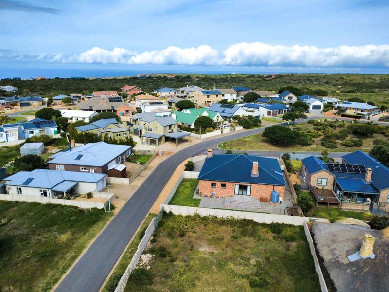 Level stand for sale in secure neighbourhood. - Photo 3