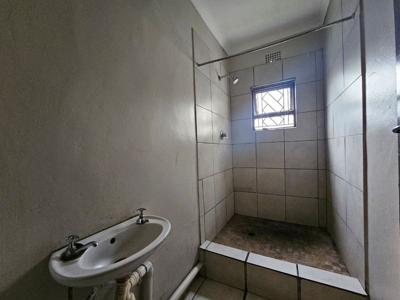 Affordable 2-Bedroom Rental Unit, Immediate Availability in Arboretum - Photo 7