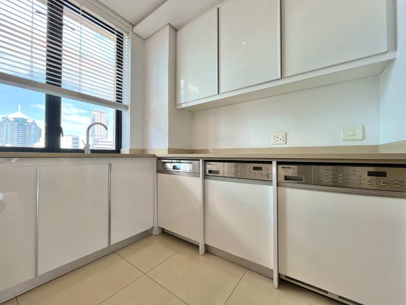Luxurious 2-Bedroom Apartment with Double Garage at The Emperor, Sandton - Photo 5
