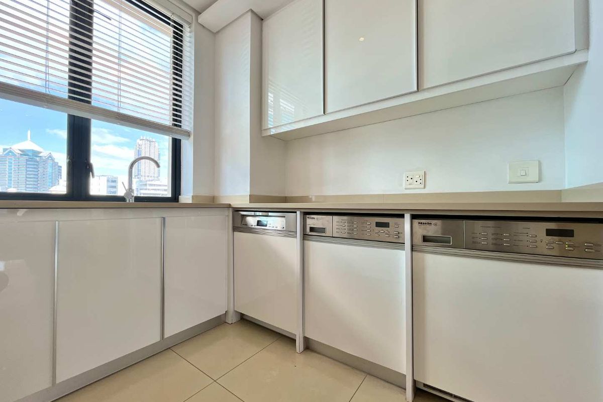 Luxurious 2-Bedroom Apartment with Double Garage at The Emperor, Sandton - Photo 5