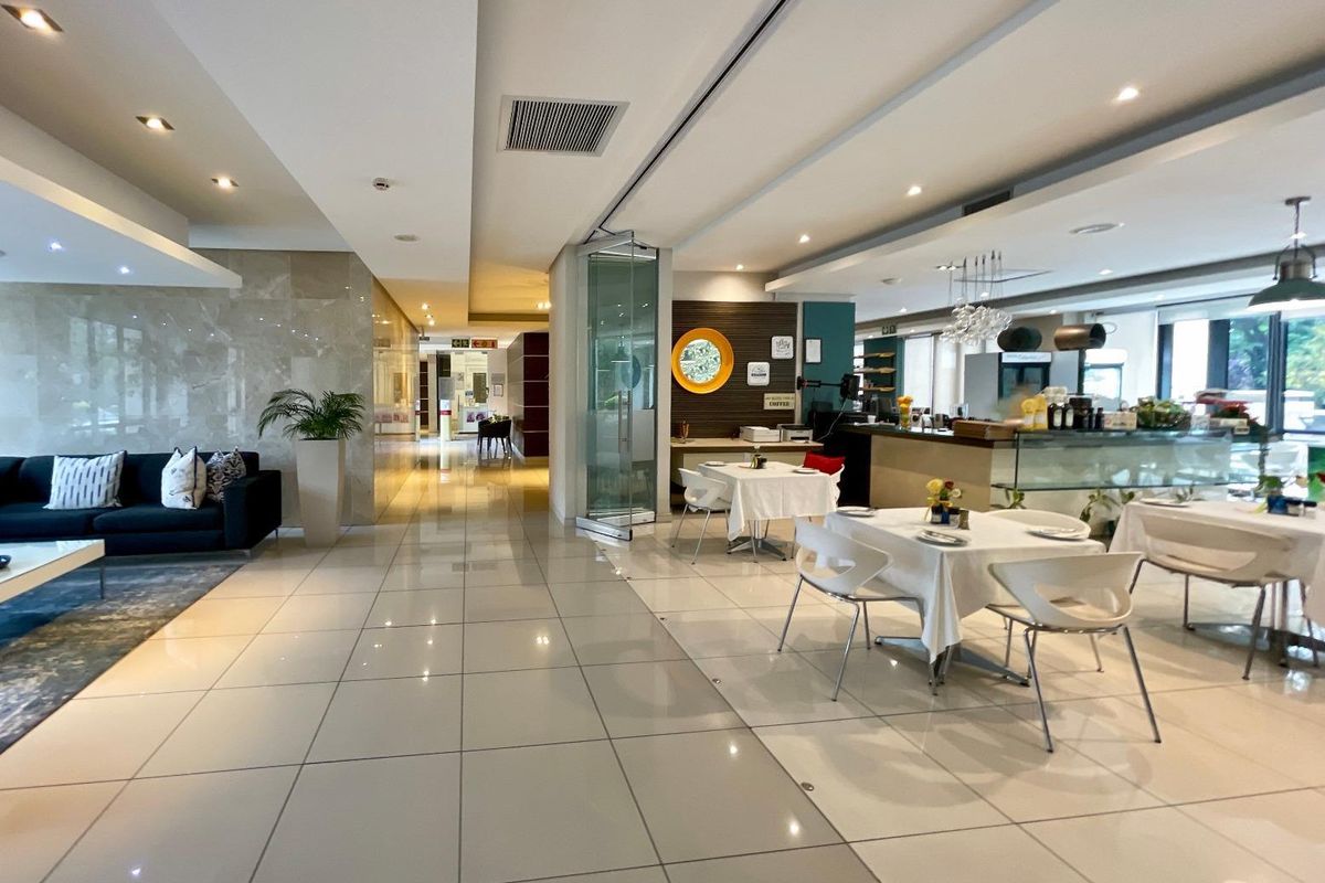 Experience Unparalleled Luxury Living in the Heart of Sandton with this exquisite fully furnished upmarket apartment. - Photo 3