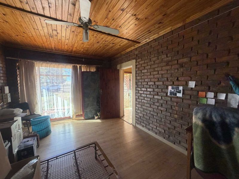 Renovator's Dream on a Generous 1,496m2 Stand – Endless Potential Awaits - Photo 5