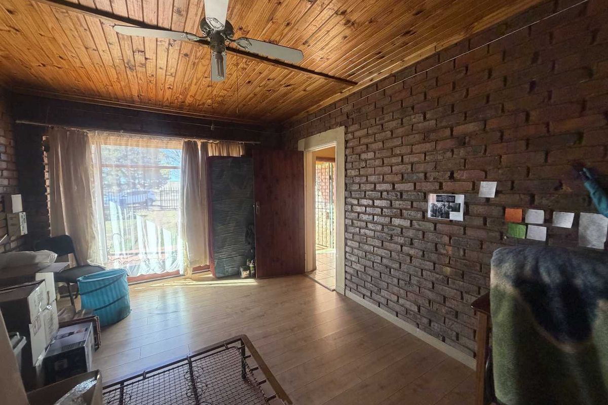 Renovator's Dream on a Generous 1,496m2 Stand – Endless Potential Awaits - Photo 5