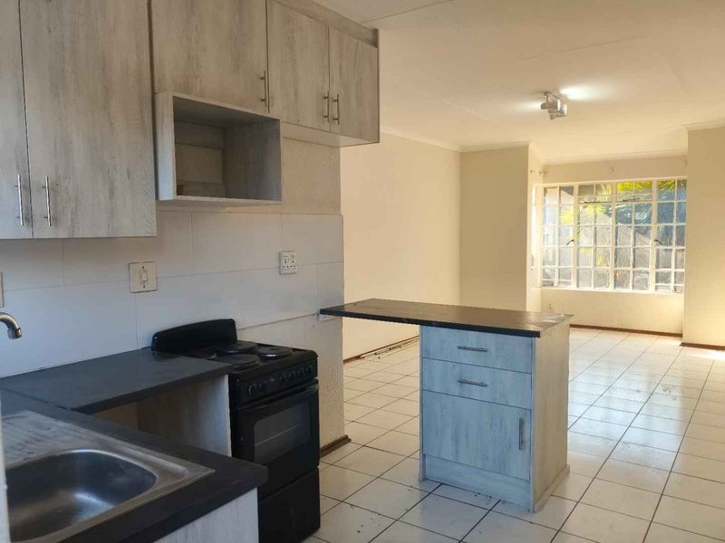 Ideal area - 2 bedroom first floor unit - Photo 4