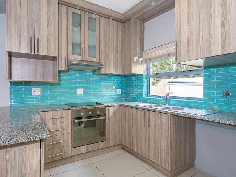 Rare two bed two bath ground floor apartment modern designed - Photo 3