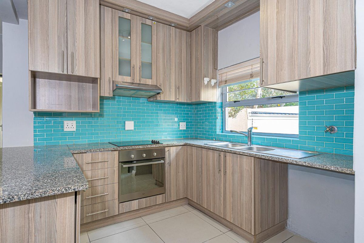 Rare two bed two bath ground floor apartment modern designed - Photo 3