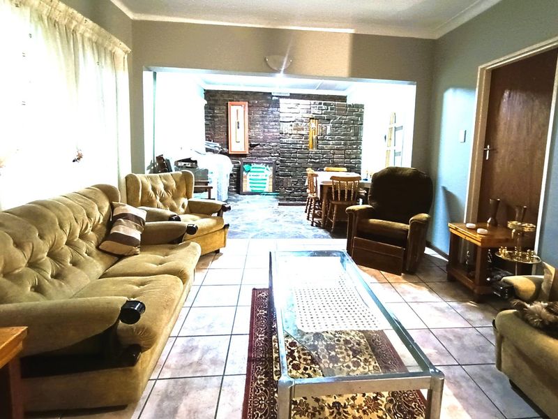 Well-Loved Family Home with Space for Everyone - Photo 5
